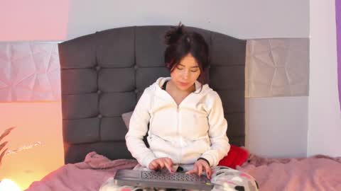  Alice Evans online show from 23, 1, 2025