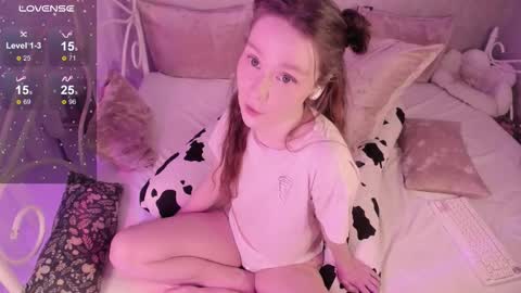 Snapshot of alice_kinky_girl chatting on 29, 10, 2025 Alice online show from 29, 10, 2025