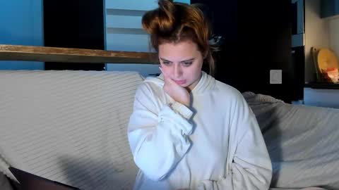 Snapshot of alice_wander chatting on 5, 11, 2025 Alice online show from 5, 11, 2025