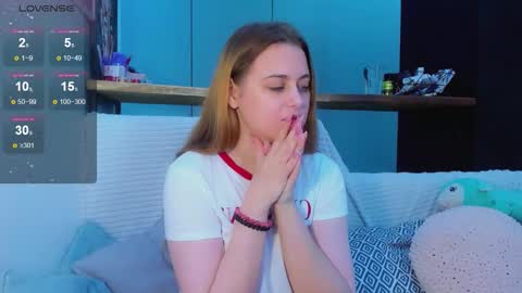 Snapshot of alice_wander chatting on 15, 11, 2025 Alice online show from 15, 11, 2025