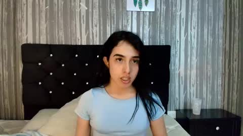 Snapshot of alicee_moonn chatting on 15, 12, 2025 alicee_moonn online show from 15, 12, 2025