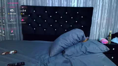 Snapshot of alicee_moonn chatting on 16, 12, 2025 alicee_moonn online show from 16, 12, 2025