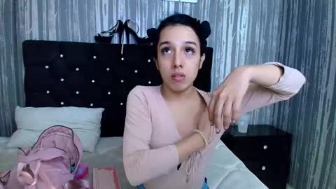 Snapshot of alicee_moonn chatting on 20, 12, 2025 alicee_moonn online show from 20, 12, 2025