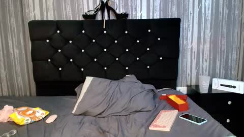 Snapshot of alicee_moonn chatting on 23, 12, 2025 alicee_moonn online show from 23, 12, 2025