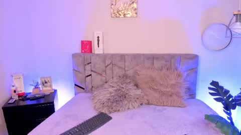 Snapshot of alicee_vixen chatting on 23, 6, 2026 Alice online show from 23, 6, 2026