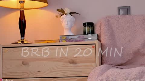 Snapshot of alicelu_ chatting on 4, 2, 2025 Elle online show from 4, 2, 2025