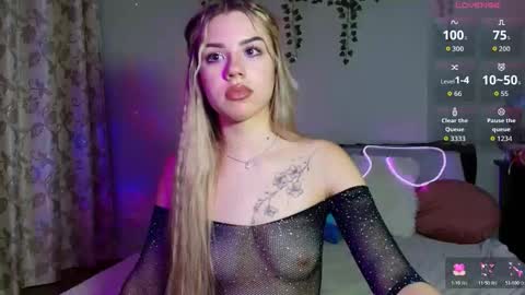 Snapshot of alicetenshi chatting on 19, 10, 2025 Sweet  Alice online show from 19, 10, 2025