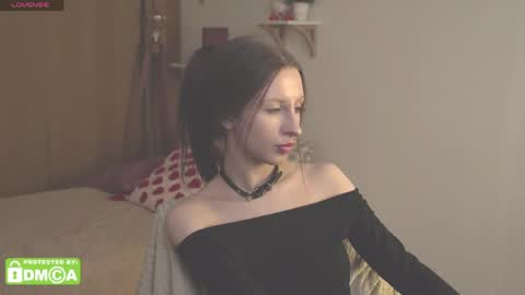 alicewallflower online show from 12, 4, 2026