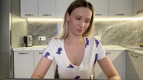 Snapshot of alicewonders_ chatting on 6, 3, 2025 Alice online show from 6, 3, 2025