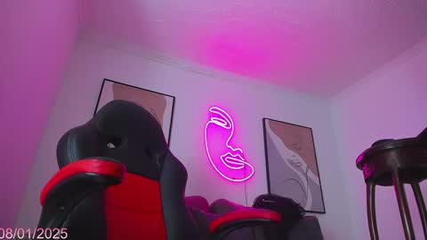 Snapshot of aliciamoorex chatting on 8, 1, 2025 Alicia online show from 8, 1, 2025