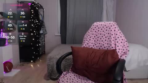 Snapshot of alien_art_lover chatting on 25, 9, 2025 Mia online show from 25, 9, 2025