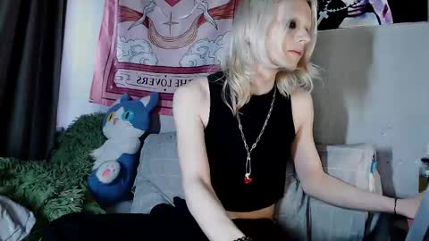 Snapshot of alien_bella chatting on 22, 5, 2026 Alien Bella online show from 22, 5, 2026