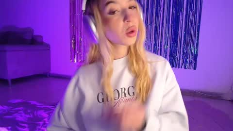 Snapshot of alina_lee_t chatting on 20, 10, 2025 Alina online show from 20, 10, 2025