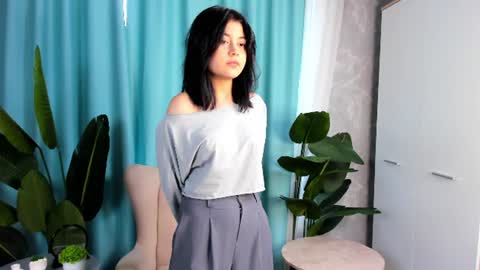 Snapshot of alisaglow chatting on 1, 7, 2026 Im Alisa and its my first day here online show from 1, 7, 2026