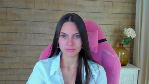 AlisaVersailles online show from 5, 10, 2025