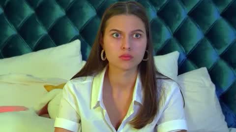 AlisaVersailles online show from 6, 10, 2025