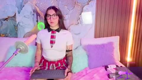 Snapshot of alissa_cute1 chatting on 28, 4, 2026 Mia online show from 28, 4, 2026