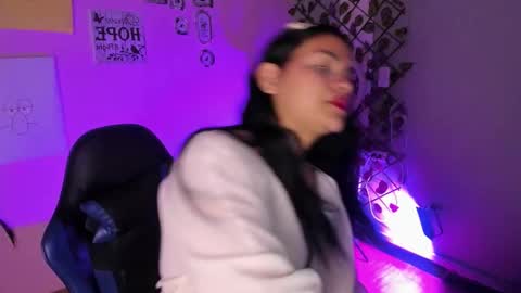 Snapshot of alisson_evans__ chatting on 24, 11, 2025 alisson_evans__ online show from 24, 11, 2025