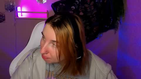 Snapshot of alisun_ chatting on 18, 9, 2025 A L I C E online show from 18, 9, 2025