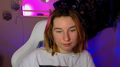 Snapshot of alisun_ chatting on 24, 9, 2025 A L I C E online show from 24, 9, 2025