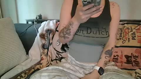 Snapshot of alliebearx chatting on 17, 6, 2026 alliebearx online show from 17, 6, 2026