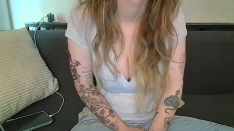 Snapshot of alliebearx chatting on 25, 6, 2026 alliebearx online show from 25, 6, 2026