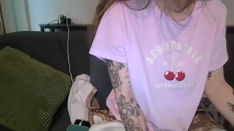 Snapshot of alliebearx chatting on 4, 7, 2026 alliebearx online show from 4, 7, 2026