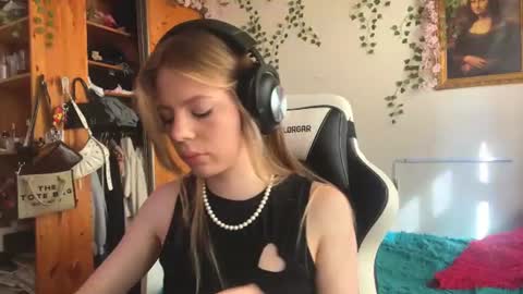 Snapshot of alliehulick chatting on 21, 6, 2026 Kara online show from 21, 6, 2026