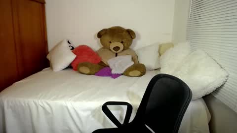 Snapshot of allierose_ chatting on 7, 1, 2025 Allie online show from 7, 1, 2025