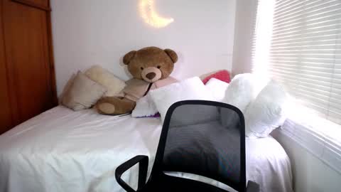 Snapshot of allierose_ chatting on 31, 1, 2025 Allie online show from 31, 1, 2025