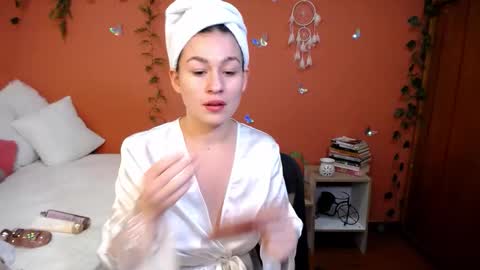 Snapshot of allierose_ chatting on 20, 9, 2025 Allie online show from 20, 9, 2025