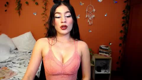 Snapshot of allierose_ chatting on 7, 10, 2025 Allie online show from 7, 10, 2025