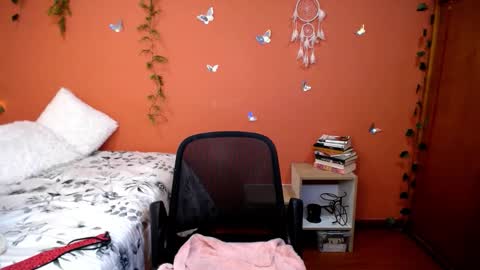 Snapshot of allierose_ chatting on 17, 10, 2025 Allie online show from 17, 10, 2025