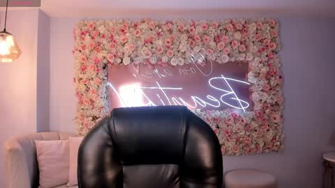 Allison Rogers online show from 8, 4, 2026