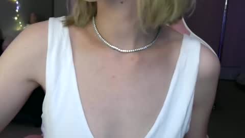 Ally Girl In Her Ally World online show from 23, 4, 2026