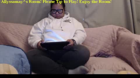 Allyssamay online show from 8, 11, 2025