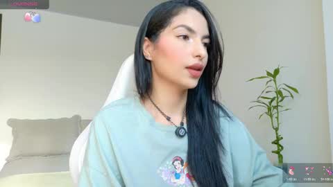 Snapshot of almatease chatting on 25, 5, 2026 Alma online show from 25, 5, 2026