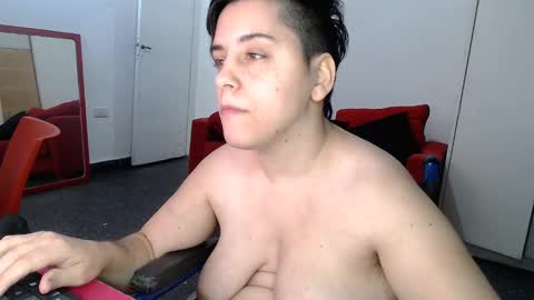 Snapshot of almondonwheels chatting on 29, 12, 2024 Almond online show from 29, 12, 2024