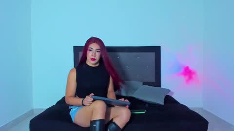 Hazel Bowie online show from 4, 3, 2025