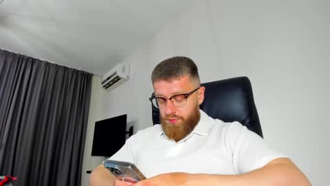 Alphaalexxx Lets reach Me 100 thumbs up online show from 19, 5, 2026