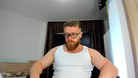 Alphaalexxx Lets reach Me 100 thumbs up online show from 4, 6, 2026