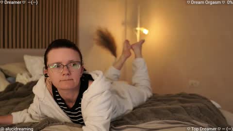 Snapshot of alucidreaming chatting on 22, 10, 2025 Lucid Dreaming online show from 22, 10, 2025