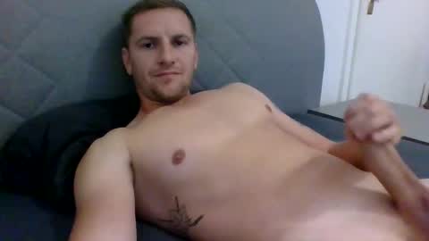 Snapshot of aluke95 chatting on 4, 10, 2025 aluke95 online show from 4, 10, 2025