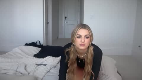 Snapshot of alyssastonee chatting on 28, 9, 2025 alyssastonee online show from 28, 9, 2025