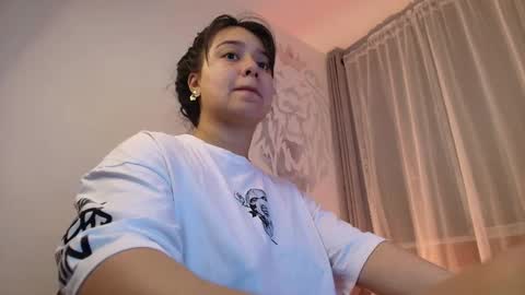 Snapshot of alyssia_wolds_1 chatting on 19, 11, 2025 alyssia wolds online show from 19, 11, 2025