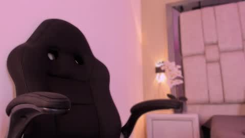 Snapshot of alysslender chatting on 2, 12, 2025 Alys online show from 2, 12, 2025