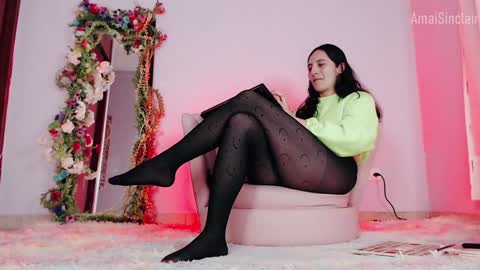 Amai  Sinclair  online show from 2, 2, 2025