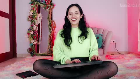 Amai  Sinclair  online show from 2, 2, 2025