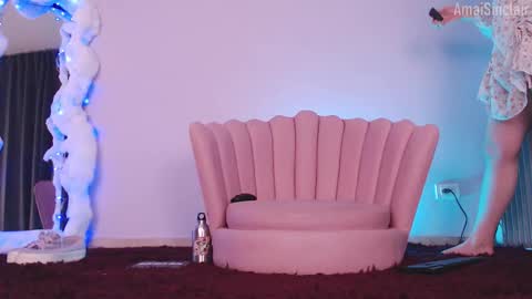 Amai  Sinclair  online show from 18, 10, 2025