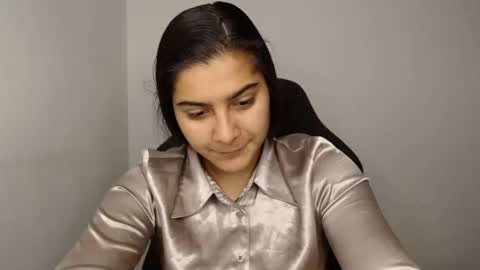 The queen of the biceps  online show from 5, 12, 2024